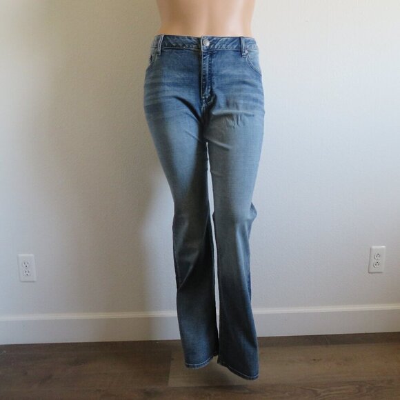 LANE BRYANT Jeans Women Mid Rise Boot Medium Rinse Denim Plus Size 22L x 36 NWT - Picture 3 of 3